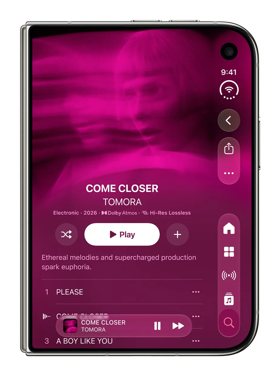 Сложенный iPhone Duo с «Музыкой» на внешнем экране