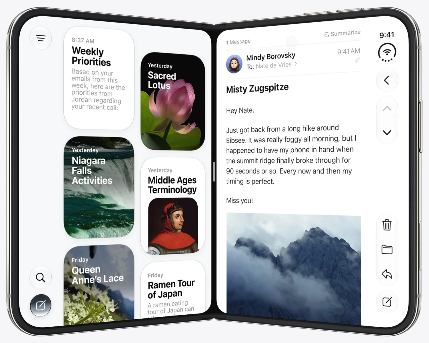 Siri AI на внутреннем экране iPhone Duo
