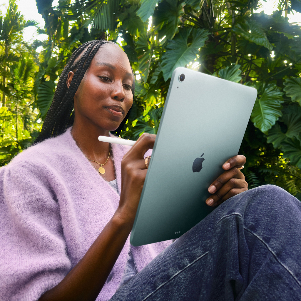 Планшет Apple iPad Air 13 M4 256 ГБ Wi-Fi, цвет: сияющая звезда (Starlight)