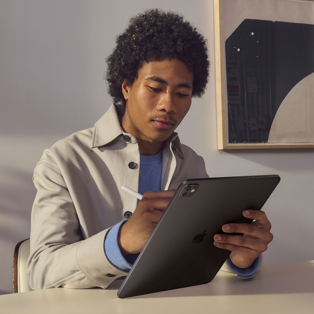 Apple iPad Pro 13" (2024) Wi-Fi 256 ГБ, серебристый