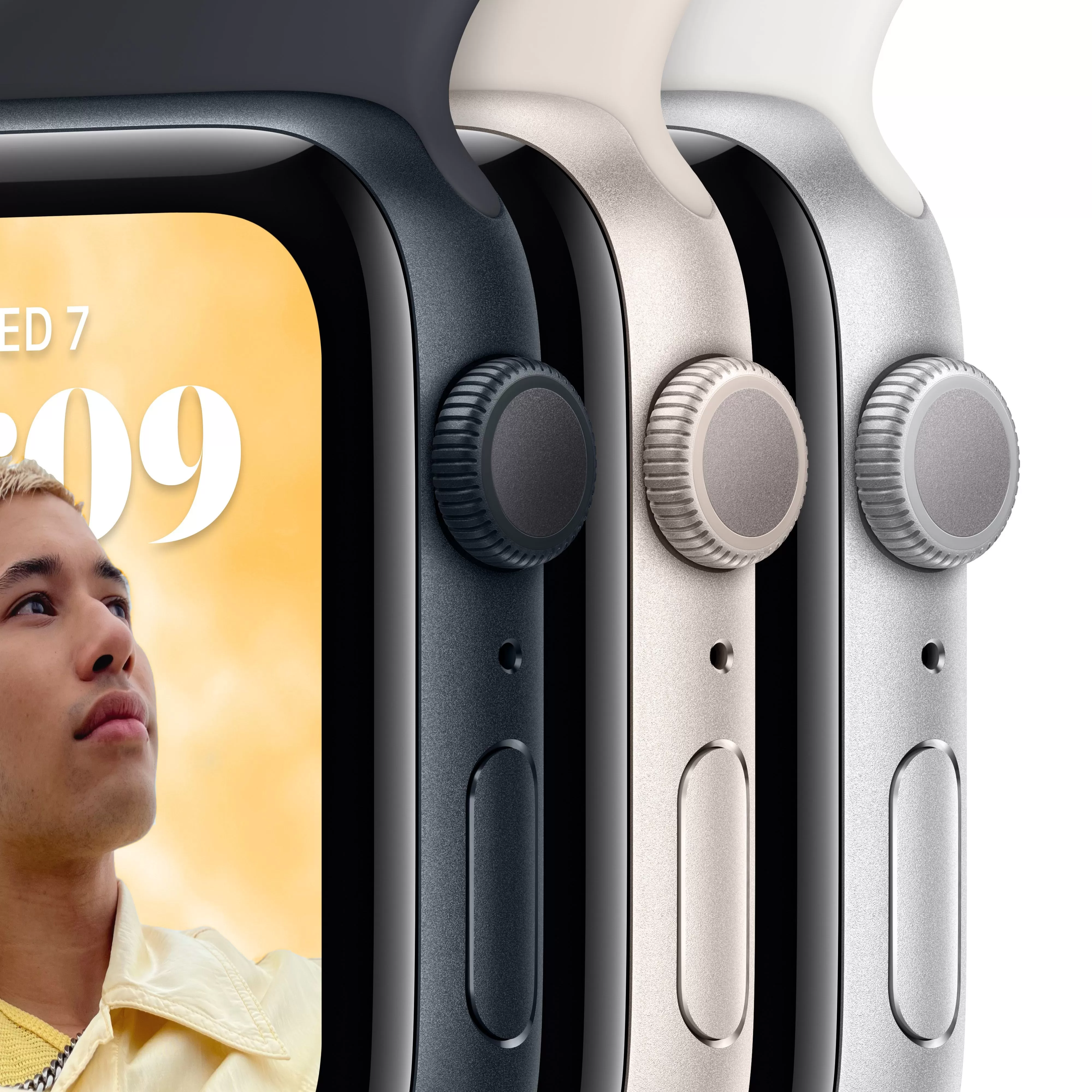Apple Watch SE 2022, 40 мм, корпус из алюминия цвета «сияющая звезда», спортивный ремешок цвета «сияющая звезда»